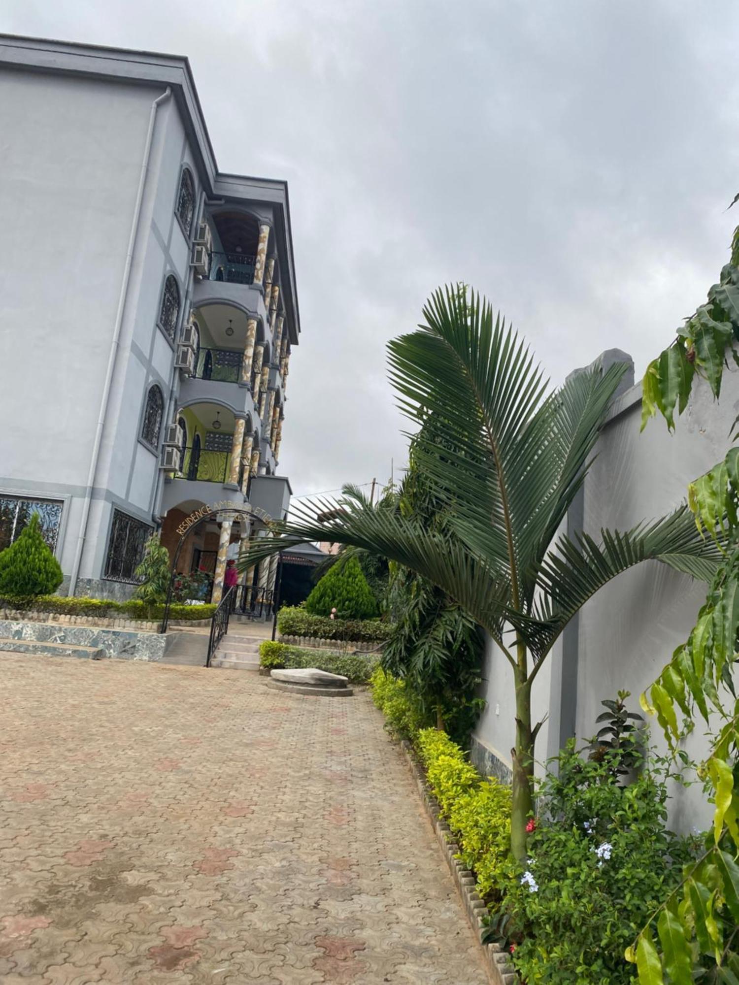 Residence Ambassa Etienne & Therese Yaoundé Exterior foto